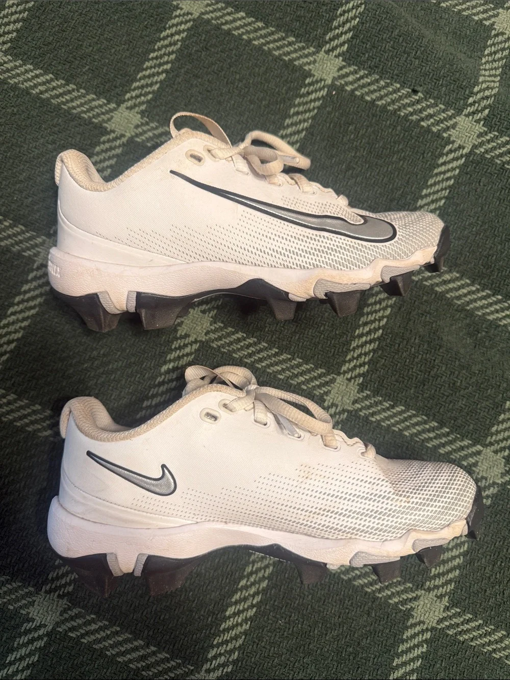 Kids 2Y Nike vapor White and Black Mesh cleats